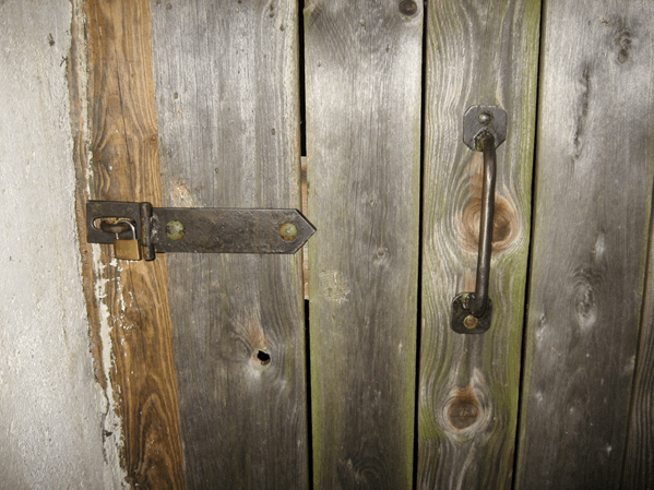 altes-wieder-verwenden-stadeltor-handgriff-scharnierschloss